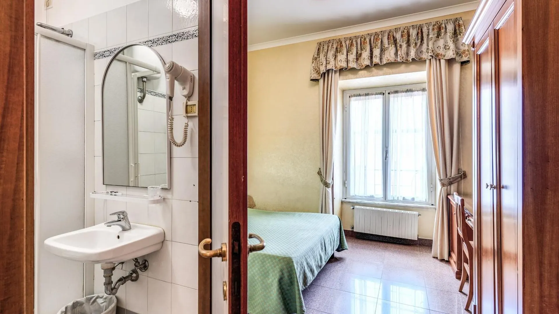 Hotel Milo Rome 3*,  Italy