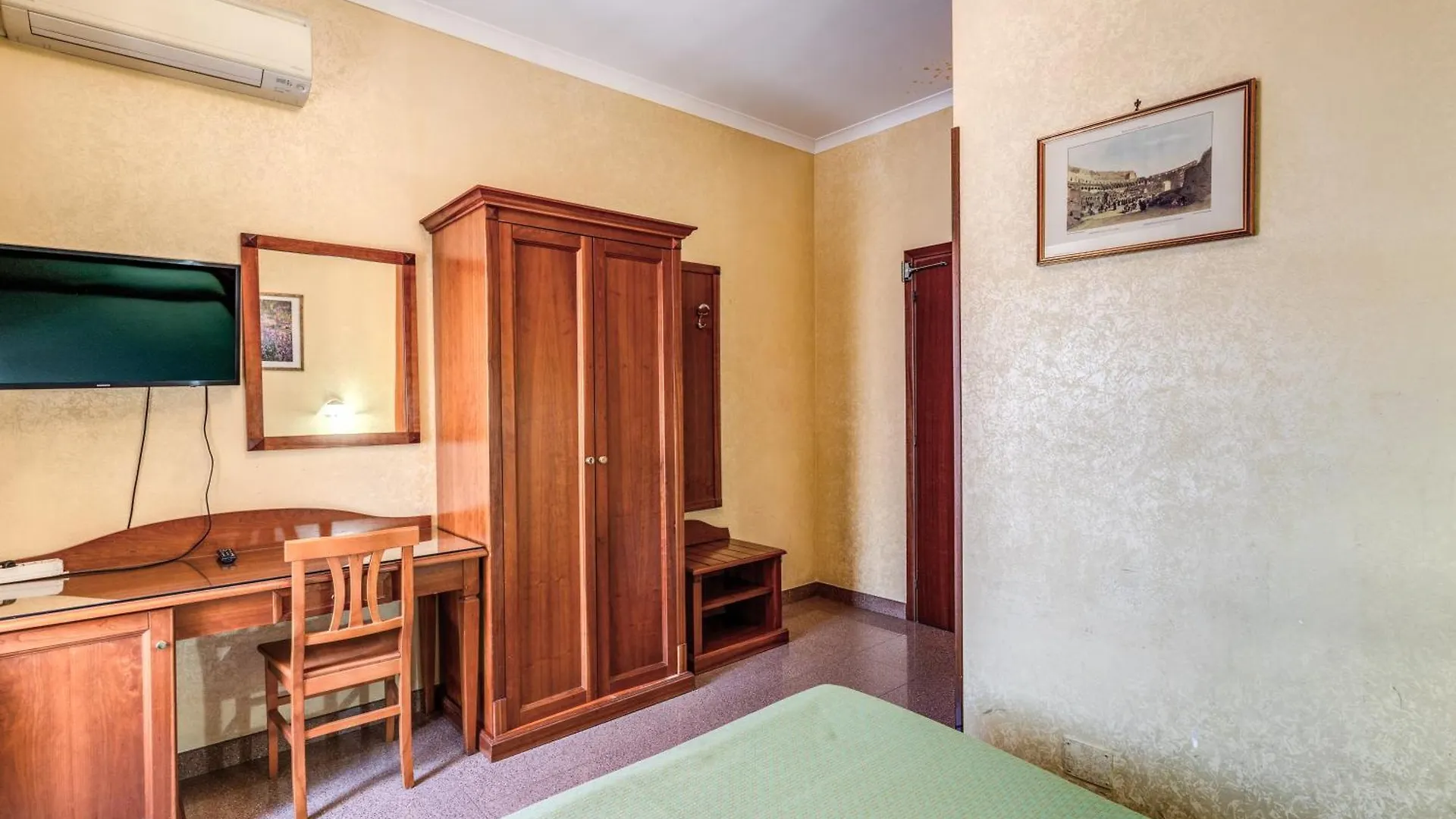 Hotel Milo Rome 3*,  Italy